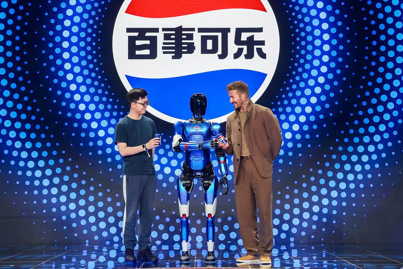 J9娱乐集团机器人携手百事中国共创“百事蓝宝” 共燃渴望新章